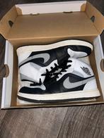 Air Jordan 1 Mid wit/grijs maat 40, Ophalen of Verzenden, Zo goed als nieuw, Wit