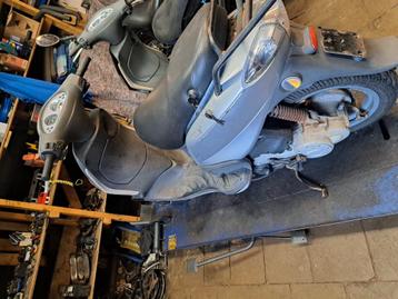 Onderdelen piaggio fly oud type beschikbaar voor biedingen