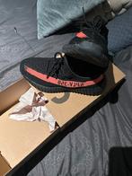 Yeezy Boost 350 V2 - Zwart/Rood - Maat 44, Ophalen of Verzenden, Gedragen, Zwart, Sneakers of Gympen