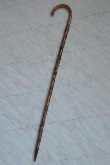 Vintage wandelstok bergstok met 23 plaatjes antiek beschikbaar voor biedingen