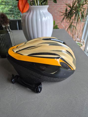 Fiets/skeelerhelm kind, nooit gebruikt, maat 58-61 beschikbaar voor biedingen