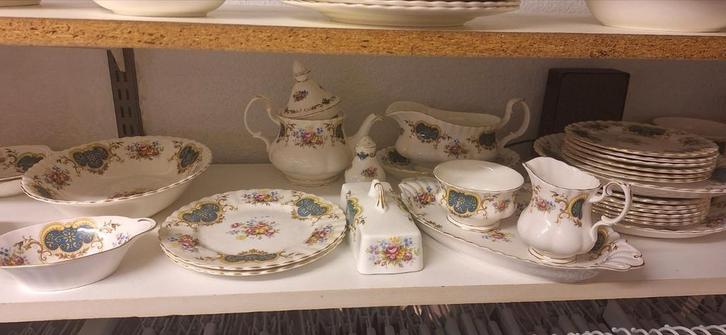 Royal albert berkeley 131 delig servies, Antiek en Kunst, Antiek | Servies los, Ophalen of Verzenden