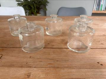 Leuke vaasjes/glazen flesjes ter decoratie, 5 stuks beschikbaar voor biedingen