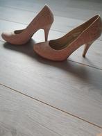 Roze hakken met wit kant, Hot Item, Ophalen of Verzenden, Zo goed als nieuw, Roze