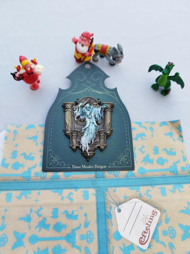 Efteling pin Dirigent Joseph Charlatan van Danse Macabre, Verzamelen, Efteling, Nieuw, Button of Speldje, Ophalen of Verzenden