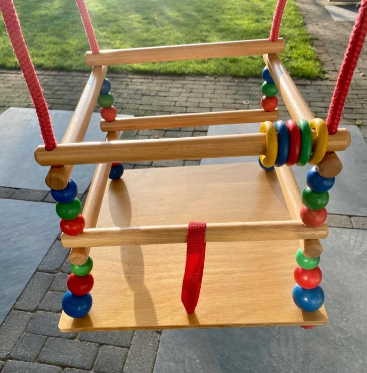 Vrolijke houten schommel voor peuter, Kinderen en Baby's, Speelgoed | Houten speelgoed, Zo goed als nieuw, Duw- of Trekspeelgoed