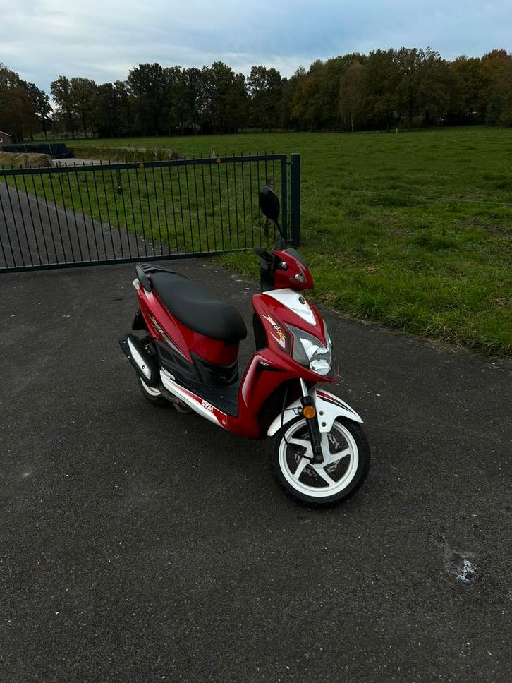 Sym jet 4r 2 takt, Fietsen en Brommers, Scooters | Piaggio, Zo goed als nieuw, Overige modellen, Benzine, Ophalen