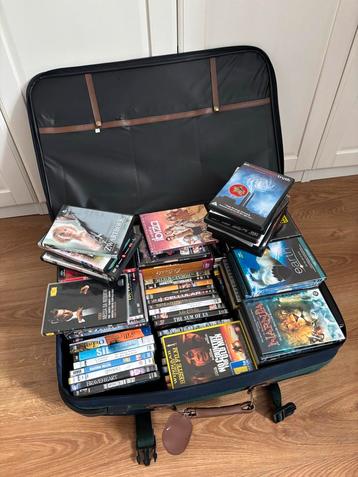 Vintage Koffer met 128 DVD's beschikbaar voor biedingen