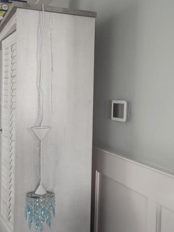 Hanglamp met blauwe steentjes. beschikbaar voor biedingen