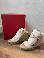 Valentino Garavani Rockstud wedge sandals maat 41, Beige, Zo goed als nieuw, Valentino, Sandalen of Muiltjes