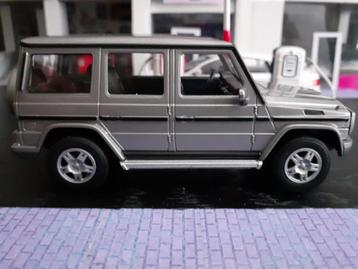 Mercedes G-Klasse  1/43  metallic grijs beschikbaar voor biedingen