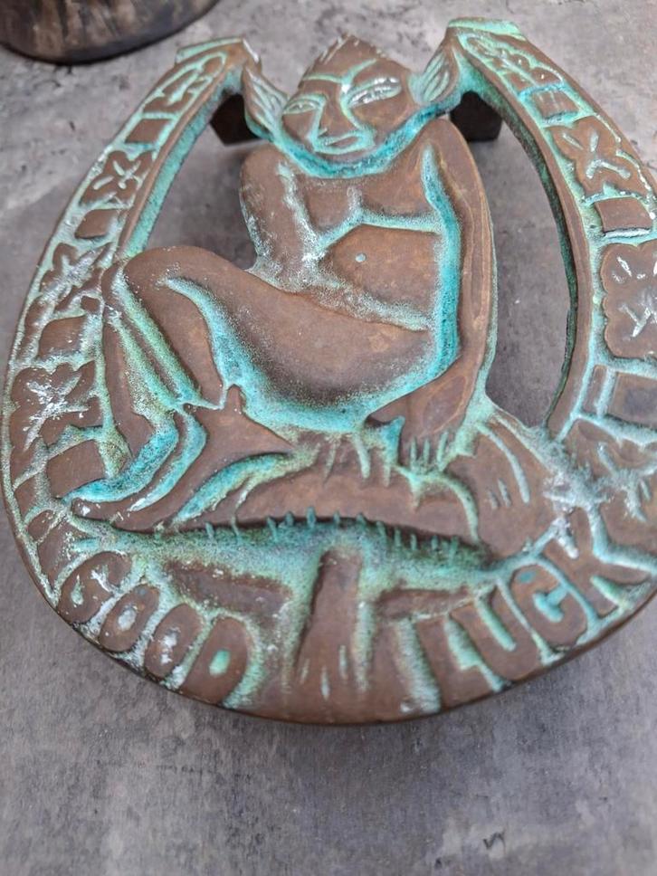 Bronzen Gelukshoefijzer met Kobold, Antiek en Kunst, Antiek | Koper en Brons, Brons, Ophalen of Verzenden