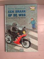 Een draak op de weg, Ophalen of Verzenden, Zo goed als nieuw, Fictie algemeen
