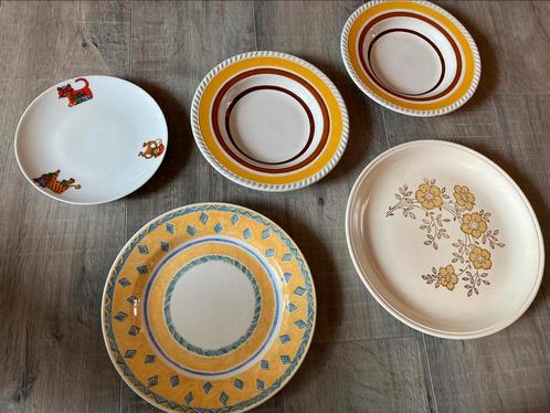 Retro vintage eetborden schalen wandbord servies gemerkt, Huis en Inrichting, Keuken | Servies, Gebruikt, Bord(en), Overige stijlen