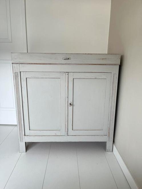 Lichtgrijze brocante kast /commode, Huis en Inrichting, Kasten | Dressoirs, Zo goed als nieuw, 50 tot 100 cm, 25 tot 50 cm, Ophalen