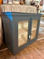 Antieke houten hangkast, vitrine, blue gray, landelijk wonen, Nieuw, Hoofdstraat 15 de steeg, Minder dan 100 cm, Il fienile
