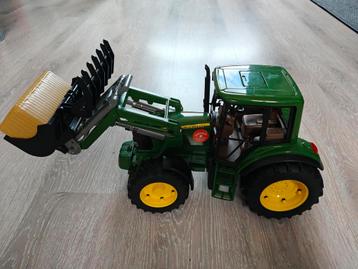 Bruder John Deere tractor en balenpers beschikbaar voor biedingen
