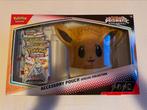 Pokémon TCG: Prismatic Evolutions - Pouch Collecton *SEALED*, Ophalen of Verzenden, Nieuw, Losse kaart