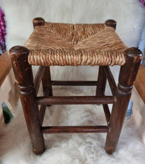 Vintage houten kruikje biezen zitting retro kinderkrukje, Huis en Inrichting, Krukjes, Gebruikt, Hout, Ophalen of Verzenden