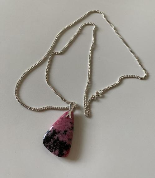 Zilveren ketting met Rhodoniet hanger, Sieraden, Tassen en Uiterlijk, Kettingen, Gebruikt, Zilver, Zilver, Met hanger, Ophalen of Verzenden