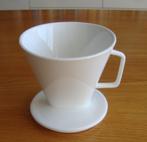 Witte porseleinen koffiefilterhouder nr.4.(Dille&Kamille), Huis en Inrichting, Keuken | Keukenbenodigdheden, Ophalen, Zo goed als nieuw