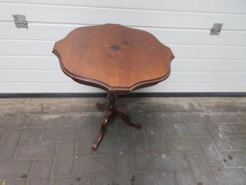 4 x bijzettafeltje / notenhout / boomhout / rond beschikbaar voor biedingen