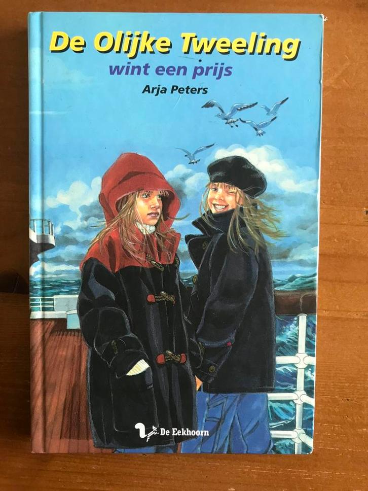 De olijke tweeling wint een prijs - Arja Peters, Boeken, Kinderboeken | Jeugd | 10 tot 12 jaar, Zo goed als nieuw, Fictie, Ophalen