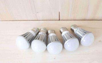 5 st. LED lamp 4W E27 (4W vergelijkbaar met 40 watt) z.g.a.n beschikbaar voor biedingen