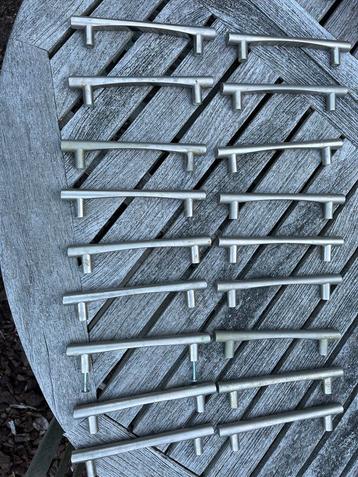 18 Metalen Deurgrepen beschikbaar voor biedingen