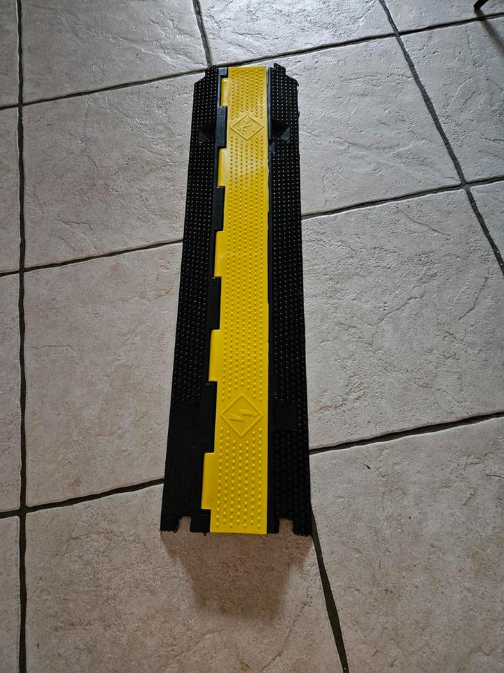 Kabelgoot voor 2 Kabels Elektrische Auto, Auto diversen, Laadpalen, Gebruikt, Laadkabel, Ophalen of Verzenden