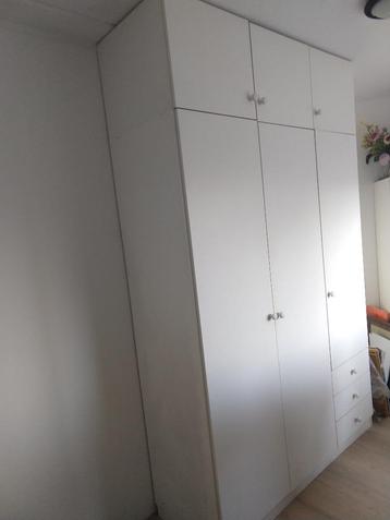 Mooie grote kledingkast hangkast legkast Wit 147x53x240cm beschikbaar voor biedingen