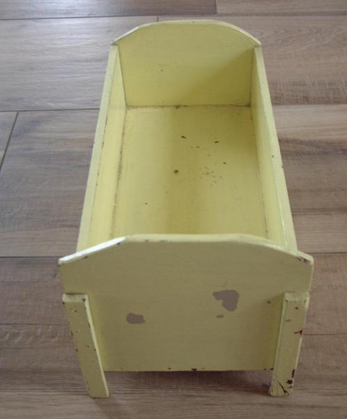 antiek poppen ledikantje geel, Verzamelen, Poppen, Accessoires, Ophalen of Verzenden