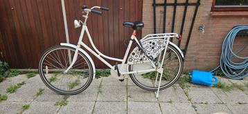 Omafiets beschikbaar voor biedingen