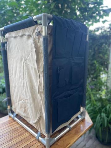 Opvouwbaar camping kastje beschikbaar voor biedingen