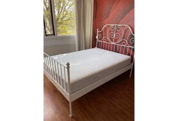 Ikea Spijlenbed met lattenbodem, Huis en Inrichting, Slaapkamer | Bedden, Gebruikt, Twijfelaar, 140 cm, 200 cm, Metaal, Wit, Ophalen