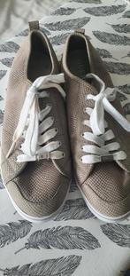 2 paar GUESS SNEAKERS....maat 42...BEIGE en GRIJS, Ophalen of Verzenden, Gedragen, Beige, Sneakers of Gympen
