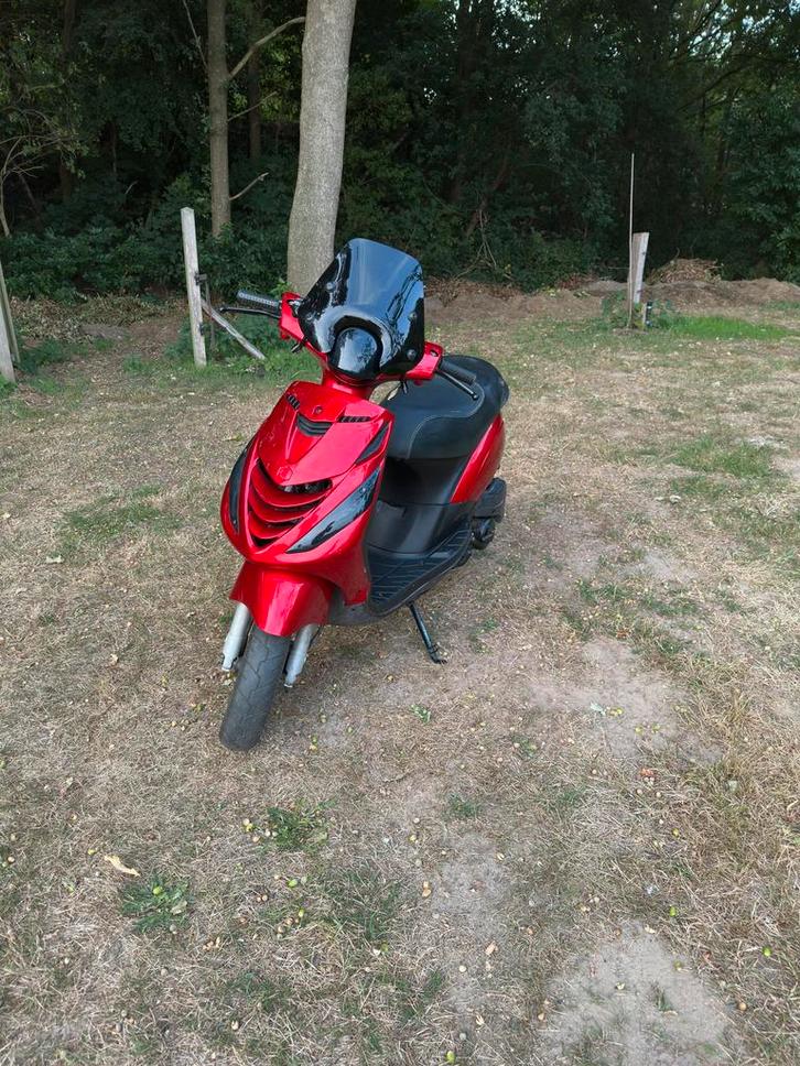 Piaggio zip 2016 4t malossi, Fietsen en Brommers, Scooters | Piaggio, Zo goed als nieuw, Zip, Maximaal 45 km/u, Benzine, Ophalen