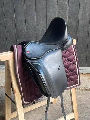 Kent & Masters dressuurzadel 16,5 inch beschikbaar voor biedingen