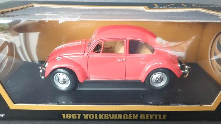Volkswagen VW Beetle Kever 1967 1:18 Lucky Signature Pol, Hobby en Vrije tijd, Modelauto's | 1:18, Zo goed als nieuw, Verzenden