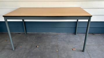 Bureau - tafel - kantoortafel - werkbank beschikbaar voor biedingen