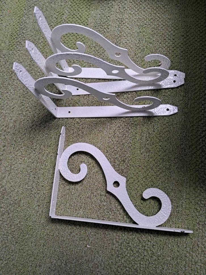4 ijzeren plankdragers vintage  Wit, Huis en Inrichting, Woonaccessoires | Wandplanken en Boekenplanken, Gebruikt, Ophalen of Verzenden