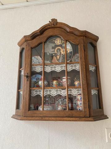 Houten Vitrinekastje met Glas beschikbaar voor biedingen