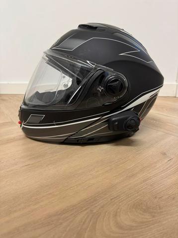 Zwarte Airho motorhelm met Sena Communicatiesysteem beschikbaar voor biedingen