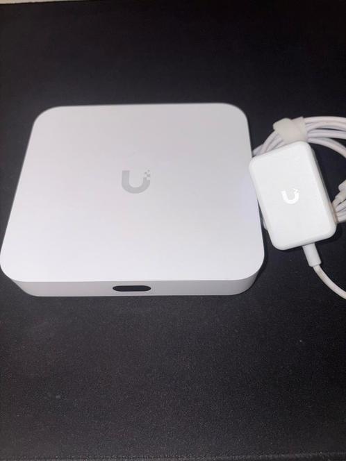 Unifi Cloud Gateway Ultra (UCG-Ultra), Computers en Software, Routers en Modems, Zo goed als nieuw, Router met modem, Ophalen of Verzenden