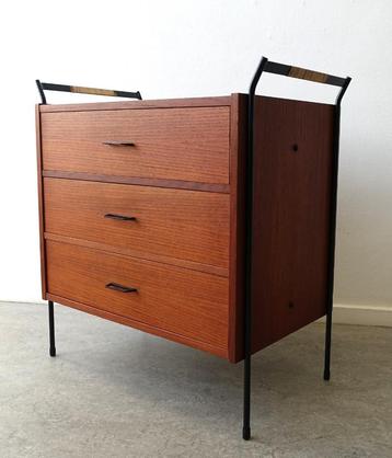 Vintage ladekast Mid-Century teak hout 60's zwart metaal beschikbaar voor biedingen