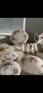 Royal Albert servies lavender rose, Ophalen of Verzenden, Porselein, Overige stijlen, Kop(pen) en/of Schotel(s)