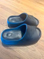 Yeezy zwart maat 4 US = maat 34, Kinderen en Baby's, Yeezy, Jongen of Meisje, Overige typen, Ophalen of Verzenden