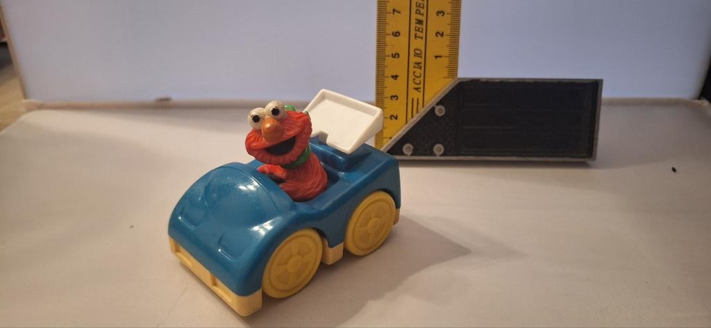 Elmo poppetje in auto uit 1993 (51025), ., Ophalen of Verzenden, Zo goed als nieuw, Tyco