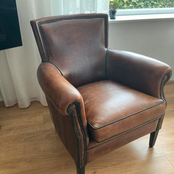 Vol lederen fauteuil. beschikbaar voor biedingen