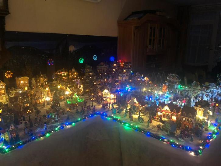 Enorm kerstdorp te koop, Diversen, Kerst, Zo goed als nieuw, Ophalen